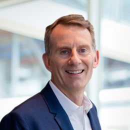 母女烈日救老人 牵出一段“接生缘”